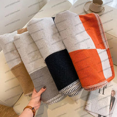 Winter Warm Blankets for Beds Sofa Plaid H Blanket Brand Designer Blanket Fleece Knitted Nap Throw Blanket Soft Wool Scarf Shawl