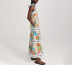 Sleeveless and collarless camisole dress