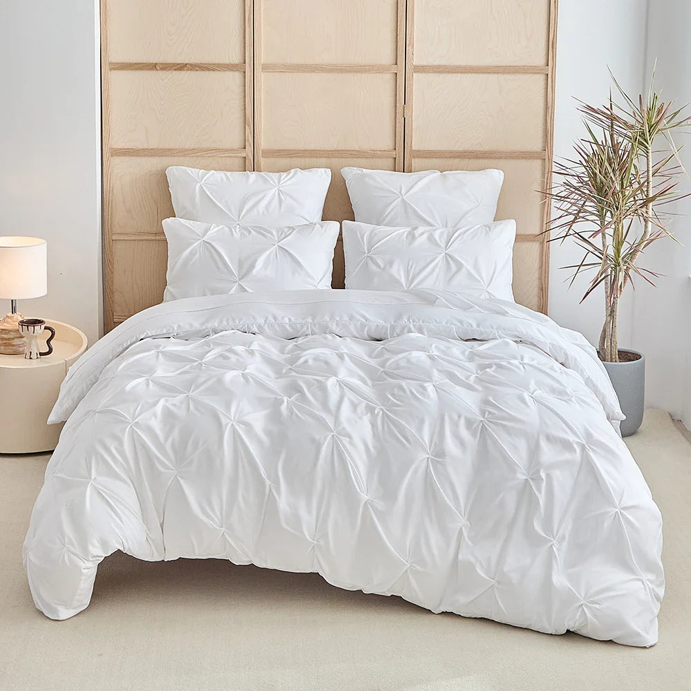 3pcs Bedding Cover .Craft twist design .Simple and superior .Soft and comfortable fabric .Suitable  men and women bedroom decoration