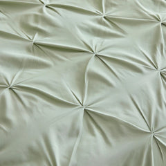 3pcs Bedding Cover .Craft twist design .Simple and superior .Soft and comfortable fabric .Suitable  men and women bedroom decoration