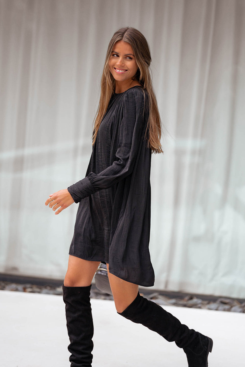 Black Solid Bishop Sleeve Pleated Mini Dress