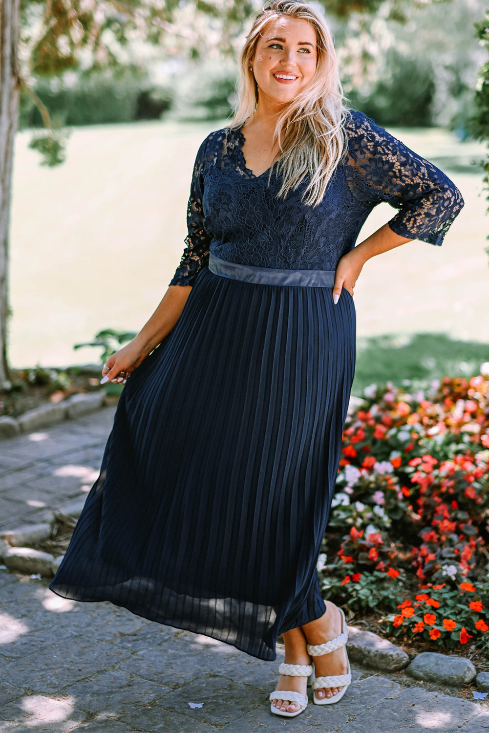 Red Lace Scalloped V Neck 3/4 Sleeves Pleated Tulle Plus Maxi Dress