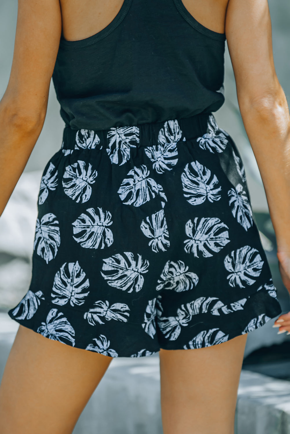 Black Palm Tree Leaves Print Elastic Waist Shorts with Pocket