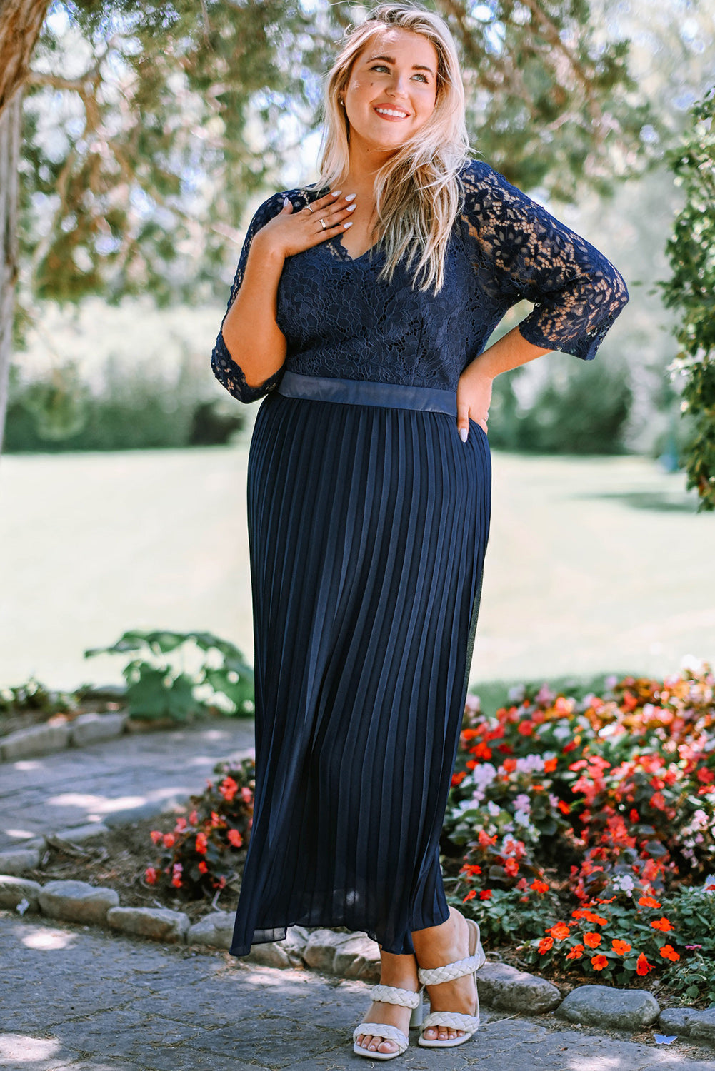 Red Lace Scalloped V Neck 3/4 Sleeves Pleated Tulle Plus Maxi Dress