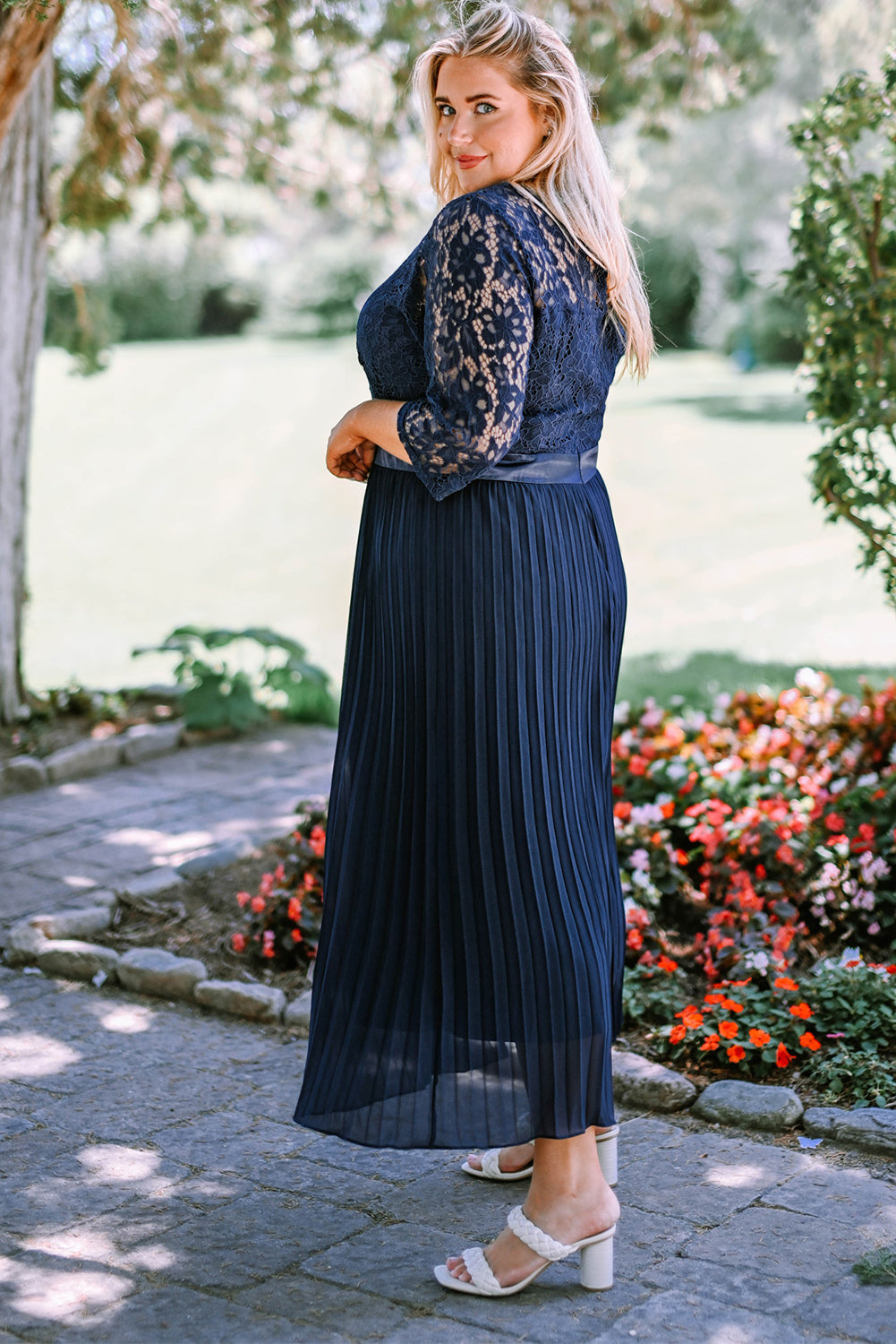 Red Lace Scalloped V Neck 3/4 Sleeves Pleated Tulle Plus Maxi Dress